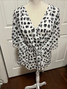 Inois Women’s Black & White Brushstroke Wrap Tie front Top